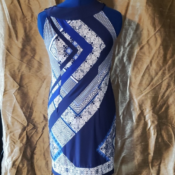 Slip / shift dress with flattering neckline - Picture 2 of 5